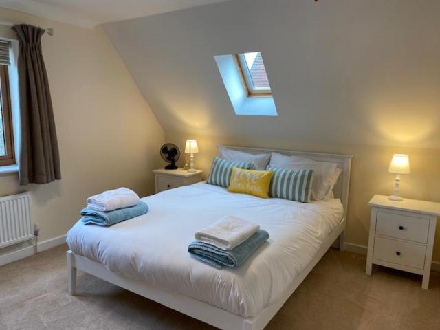 Stylish Contemporary Seaside Holiday Home With 5 Bedrooms, Sea View, Parking And Ev Point Herne Bay Buitenkant foto